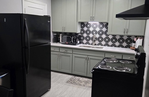 Midwest City House | Cottage on 15th-Charming 2 Bedroom, Cottage on 15th-Charming 2 Bedroom