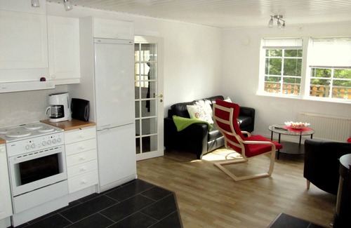 Ronninge House | Cottage on the lake with boat, fiber optic internet, satellite TV, dishwasher, oven.