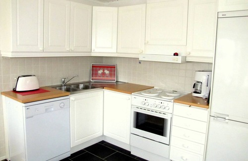 Ronninge House | Cottage on the lake with boat, fiber optic internet, satellite TV, dishwasher, oven.