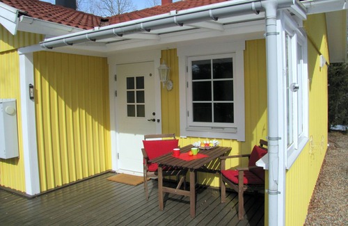 Ronninge House | Cottage on the lake with boat, fiber optic internet, satellite TV, dishwasher, oven.