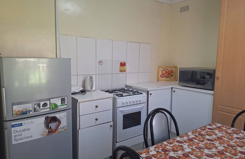 Harare House | Cottage - Sleeps 4, Pool & Private Parking