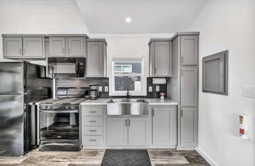 Brenham Cottage | Cottage with Loft - Includes 3 queen beds (one in master and 2 in loft), a fully equipped kitchen, dining area, private bath and shower, TVs, Wifi, all utilities, access to all resort amenities. Pets are not permitted in this cottage.