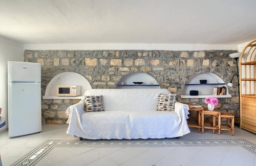 Imperia Ski Chalet | Cottage with pool, A/C and wi fi