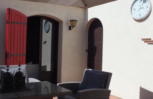 Saint-Pierre-d'Eyraud Bed & Breakfast | Country B&B