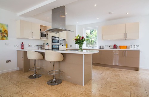 Looe Villa | Country House by sea with heated outdoor pool in 32 acres & stunning sea views
