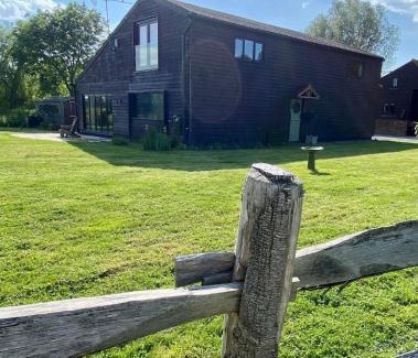Abbess Roding House | Countryside Barn Close to Kent Vineyards