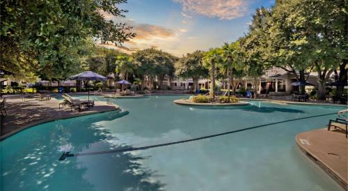 Pleasant Valley Apartment | Courts Pool PingPong | Ideal for ACL + F1 Fans