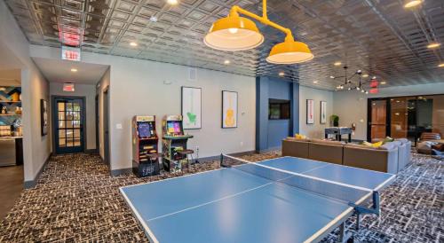 Pleasant Valley Apartment | Courts Pool PingPong | Ideal for ACL + F1 Fans
