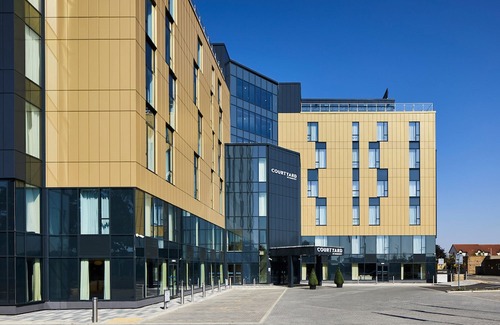 Harlington Hotel | Courtyard by Marriott London Heathrow Airport