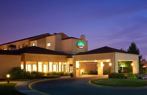 Wayne Hotel | Courtyard by Marriott Indianapolis Airport