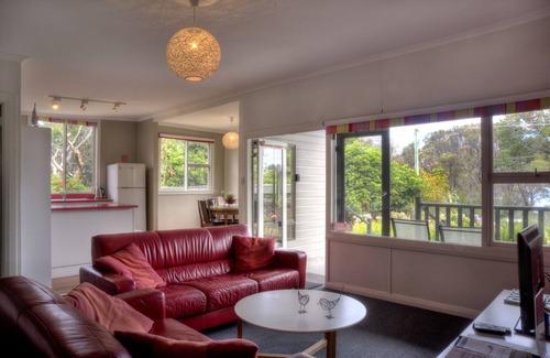 Coles Bay Apartment | Cove Beach Apartment 1