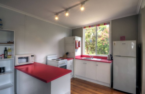 Coles Bay Apartment | Cove Beach Apartment 1