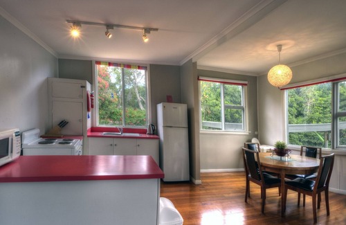 Coles Bay Apartment | Cove Beach Apartment 1