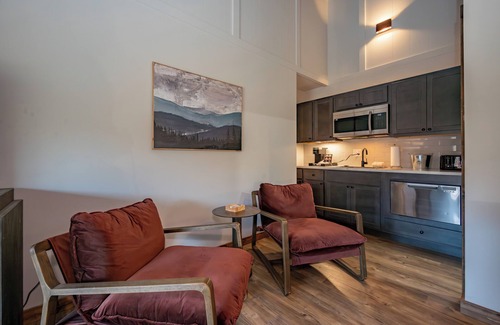 Thayerville Hotel | Cove Creek Lodge: 218 Lakeside Double Queen Room