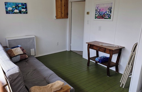 Addington Highlands Cabin | Coxy 1 bedroom w/a view of lake Mazinaw just 7KM from Bon Echo Provincial Park