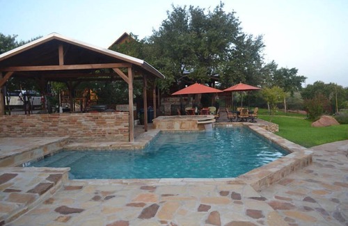 Marble Falls Cabin | Coyote Moon: Serene Escape Under Starry Skies!