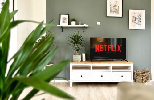 Kaiserslautern Apartment | COZEE - Spacious Apartment With Netflix