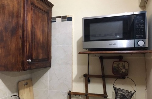 Saint Andrew Apartment | Coziness at the 6 (We welcome you to a secure haven in the center of Kingston)