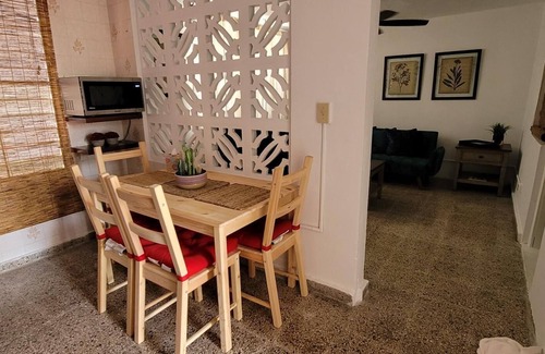Hoyo Mulas Apartment | Cozy 1-Bed Apart unit minutes from the airport A/C