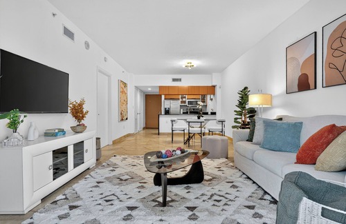 Wynwood Art District Condo | Cozy 1-bedroom Apartment with Stunning Bay View in Miami