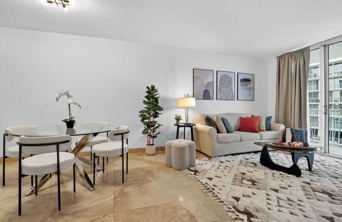Wynwood Art District Condo | Cozy 1-bedroom Apartment with Stunning Bay View in Miami