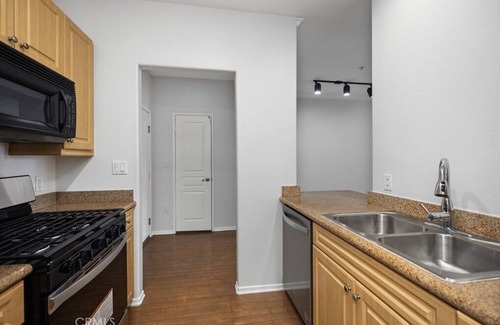 Airport Area Condo | Cozy 1-bedroom condo with view in charming Irvine