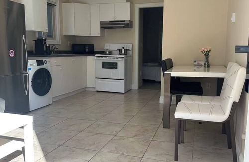 Marpole House | Cozy 1-BR Suite in West Side Kitchen & Living