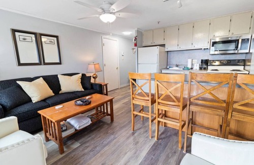 Snowshoe Apartment | Cozy 1BR 1BA Slope View Condo Parking WiFi Near Village
