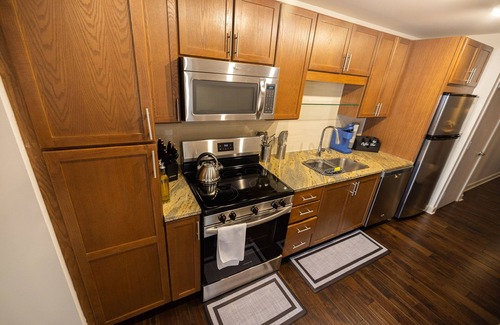 Downtown Dallas Apartment | Cozy 1BR Apt: Rooftop Pool, Gym & Free Parking