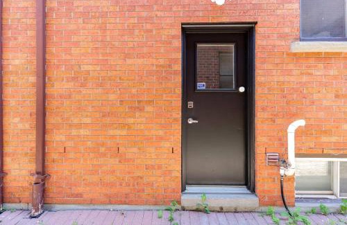 Richmond Hill House | Cozy 1BR Lower Level Walking distance to shops