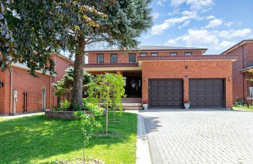 Richmond Hill House | Cozy 1BR Lower Level Walking distance to shops