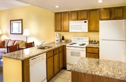 Sevierville Resort | Cozy 2-Bd resort in charming Sevierville with AC, WiFi, fitness room Fam Friend