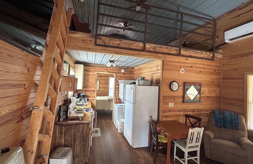 LaFayette Cabin | Cozy 2-bedroom cabin in welcoming LaFayette with WiFi, AC