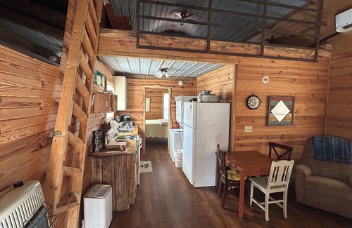 LaFayette Cabin | Cozy 2-bedroom cabin in welcoming LaFayette with WiFi, AC
