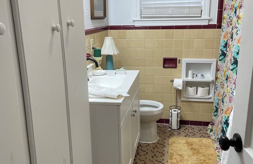 Waycross Apartment | Cozy 2-bedroom studio with WiFi, AC in adorable Waycross