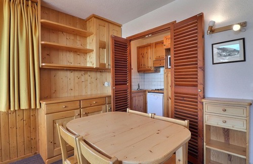 Meribel-Mottaret Apartment | Cozy 2-Room Apartment with Balcony, Wi-Fi and Pets Allowed