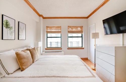 Upper West Side Apartment | Cozy 2BD Apartment In West Side