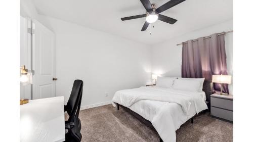 Bentonville Apartment | Cozy 2BD Near Walmart HQ with Long Stay Savings