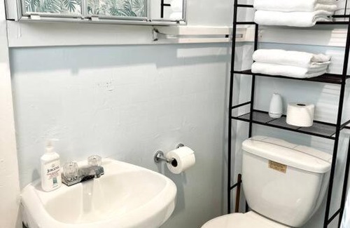 Rochester Apartment | Cozy 2BR house W/ Backyard