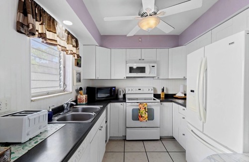 Downtown Hollywood Apartment | Cozy 2BR in Hollywood FL Pet Friendly