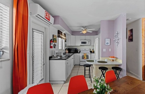 Downtown Hollywood Apartment | Cozy 2BR in Hollywood FL Pet Friendly
