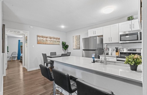Hyde Park Apartment | Cozy 2BR Near UT Hyde Park Evonify