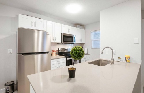 Hyde Park Apartment | Cozy 2BR Near UT Hyde Park Evonify