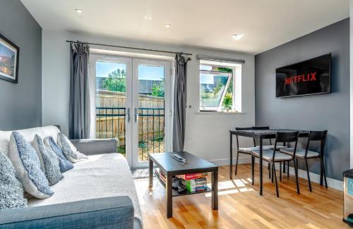 Chute Forest Apartment | Cozy 2BR pet-friendly retreat near Stonehenge