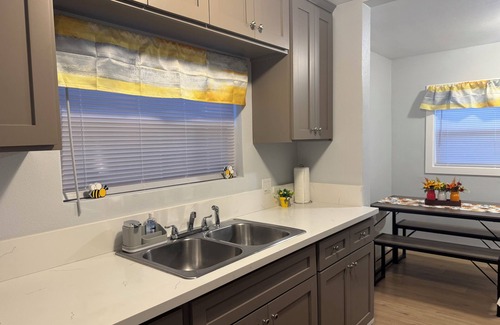 East Los Angeles House | Cozy 2BR retreat in Los Angeles near shops, dining, and local attractions