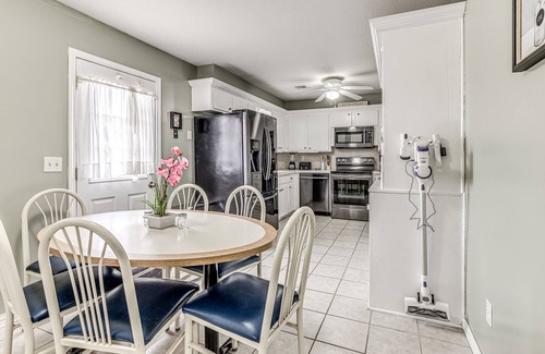 South Oklahoma City House | COZY 3 BEDROOM HOUSE NEAR WILL ROGERS INTERNATIONAL AIRPORT AND DOWNTOWN OKC