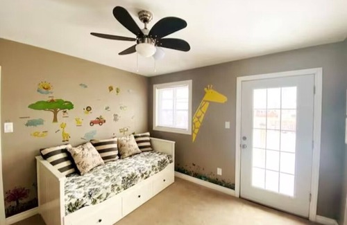 Niagara Falls House | Cozy 3BR Home - Backyard - Close to attractions