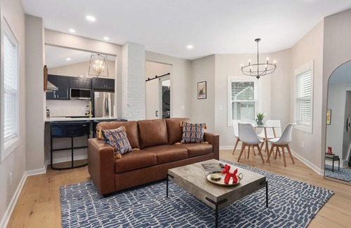 Lee's Summit House | Cozy 3BR KingBed|GameRoom+HotTub|Walkable to DT LS