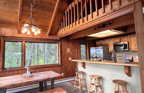 Soldotna House | Cozy 4-bedroom lake front house with WiFi between Sterling and Soldotna