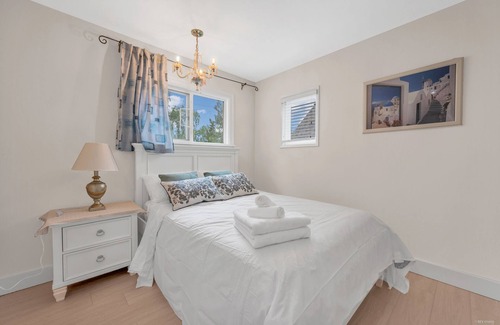 West Point Grey House | Cozy 4 Bedrooms & 2 baths suite in west Point Grey, Closed to UBC, Beach